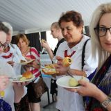 Degustacja potrawy przygotowanej przez KGW z Budomierza, zdj. Beata Nowakowska-Dzwonnik